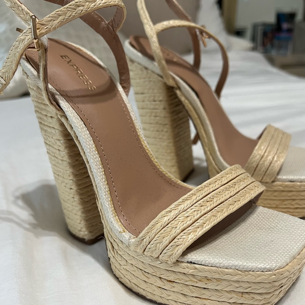Express Women's Tan Platform Sandals
